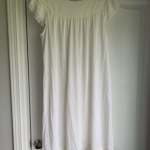 White Floral Embroidered nightgown - Picture 9 of 11